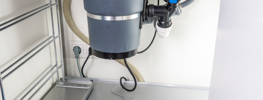 De ce îmi curge dispozitivul de eliminare a gunoiului de sus, din lateral și de jos 1 why-is-my-garbage-disposal-leaking-from-top,-side-&-bottom